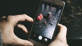 Un bărbat din Suceava a fost arestat după ce i-a trimis o poză iubitei sale. Ce secret ascunde fotografia?