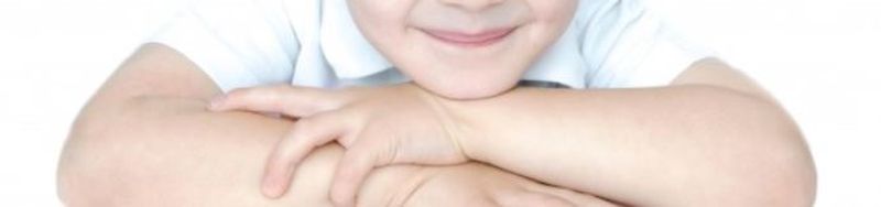 Cercetat în libertate după ce și-a legat copilul de gât cu un ștreang