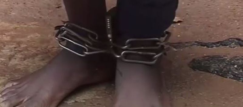 Povestea șocantă a celor 500 de elevi care erau ținuți în lanțuri la școală