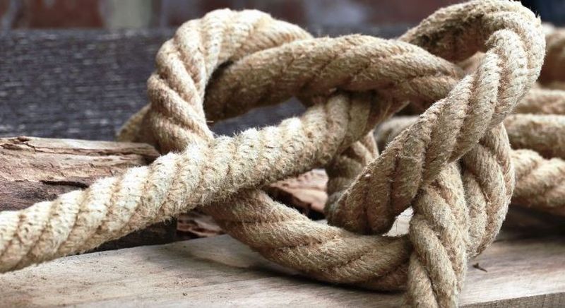 Povestea șocantă a celor 500 de elevi care erau ținuți în lanțuri la școală