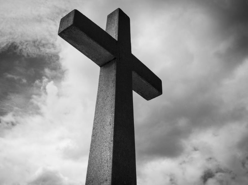 Ce se întâmplă cu noi după moarte? Prin ce transformări trece corpul după deces?