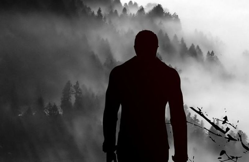 Ce se întâmplă cu noi după moarte? Prin ce transformări trece corpul după deces?