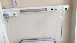 O c&acirc;ntăreață de muzică populară a suferit un grav accident &icirc;n Grecia. Femeia are acasă 3 copii