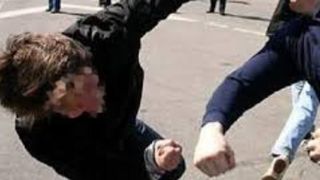 Taximetrist bătut de clienți, pe motiv că a ales traseul mai lung