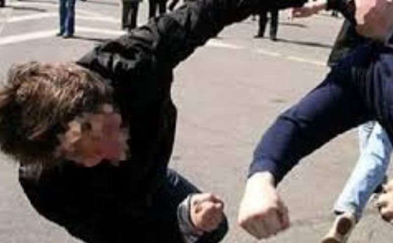 Taximetrist bătut de clienți, pe motiv că a ales traseul mai lung