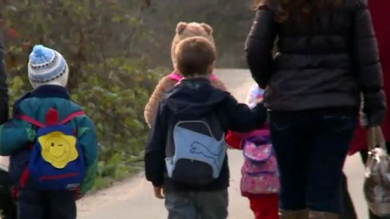 Efortul uluitor pe care îl fac copiii dintr-o comună. Se trezesc la ora 4 și merg kilometri întregi până la școală