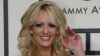 Actriţa porno Stormy Daniels va primi 450.000 de dolari pentru arestarea într-un club de striptease din Ohio