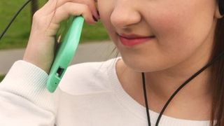 Sfârșit tragic pentru o adolescentă. A murit în timp ce asculta muzică în pat