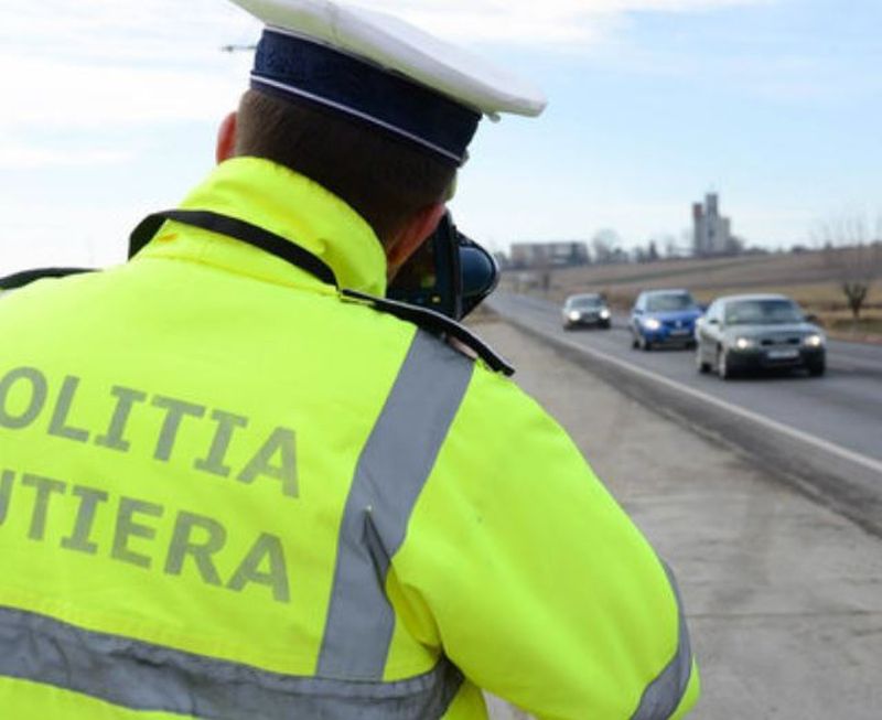 Urmărire ca-n filme pe șosea. Nu are frică de moarte, a fost prins cu cu 166 și 236 de km/h, în timp ce fugea de poliție