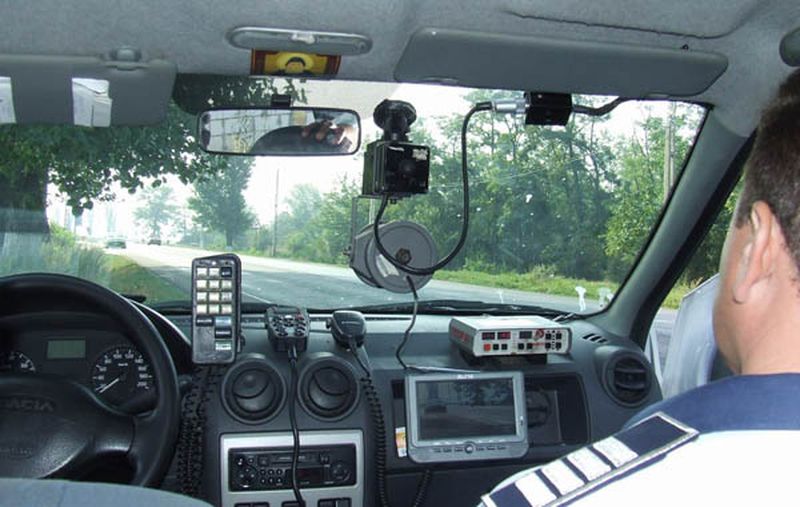 Urmărire ca-n filme pe șosea. Nu are frică de moarte, a fost prins cu cu 166 și 236 de km/h, în timp ce fugea de poliție