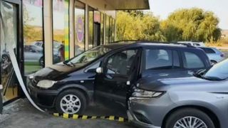 Grav accident &icirc;n Vaslui. Un șofer a &icirc;ncurcat pedalele mașinii și a lovit un copil care circula pe trotuar