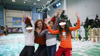 C&acirc;t de fericită era Adriana! Imagini emoționante cu victima ucigașului olandez realizate iarna trecută, la un loc de joacă din București! Fetița, inclusă &icirc;ntr-un program de voluntariat