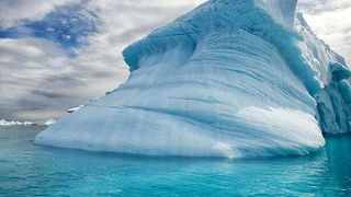 Fenomen care se &icirc;nt&acirc;mplă o data la 60 de ani. Un aisberg gigant s-a desprins dintr-o calotă