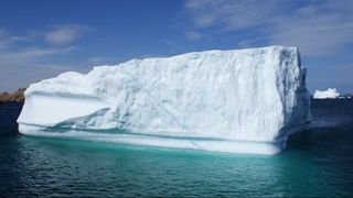 Fenomen care se &icirc;nt&acirc;mplă o data la 60 de ani. Un aisberg gigant s-a desprins dintr-o calotă