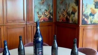 VIDEO | Petreceri exclusiviste în România. 110.000 de euro costă o sticlă de șampanie