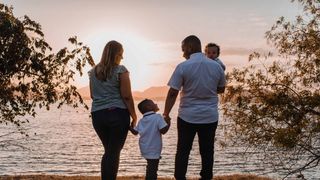 Concediu în plus pentru părinți! Mai multe zile libere pentru cei cu copii mai mici de 10 ani