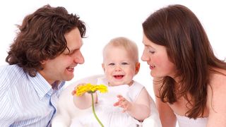 Concediu &icirc;n plus pentru părinți! Mai multe zile libere pentru părinții cu copii mai mici de 10 ani