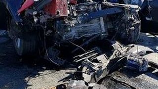 Accident de proporții, după ce mașina unei femei s-a ciocnit de un TIR