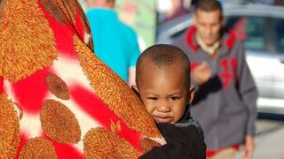 Povestea șocantă a femeilor din „fabrica de bebeluși”. 19 mame ținute captive