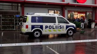 Atac violent la mall. S-a soldat cu un mort și zece răniți