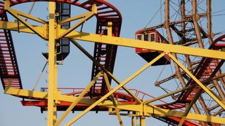 Moarte tragică &icirc;ntr-un parc de distracții. A fost aruncată la 6 metri