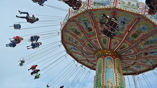 Moarte tragică &icirc;ntr-un parc de distracții. A fost aruncată la 6 metri