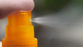 Incident grav la liceu : Un elev a dat cu spray lacrimogen pe hol. Șapte colegi au ajuns la spital