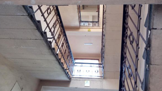 Un elev a căzut de la etajul 2 al unei școli din Năsăud. Băiatul este &icirc;n stare gravă