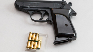 &Icirc;mpușcată accidental de un băiat care se lăuda cu arma familiei