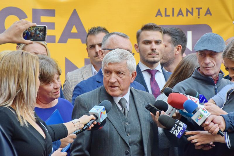 Avere Mircea Diaconu. Candidatul la alegeri prezidențiale 2019 deține un "grajd personal" din 1974