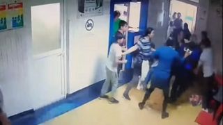  O infirmieră de la Urgențe, luată la bătaie de un pacient