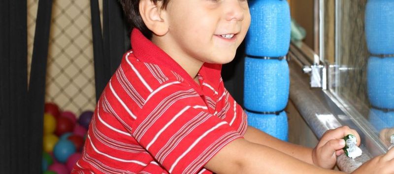 Un tată și-a înecat copilul de 6 ani, în apă fierbinte. Motivul este uluitor