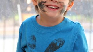 Un tată și-a înecat copilul de 6 ani, în apă fierbinte. Motivul este uluitor