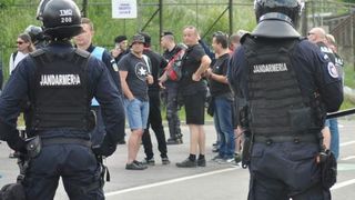 Jandarm de 41 de ani, anchetat după ce ar fi sedus un băiat de 15 ani