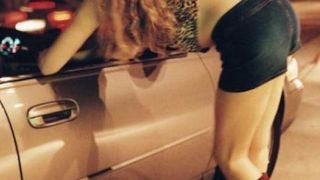 Povestea șocantă a unei eleve. A fost traficată de un proxenet pentru țigări, mâncare și haine