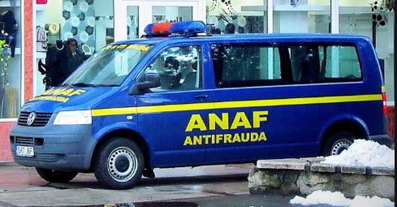 Foşti şefi din Ministerul Educaţiei, trimişi în judecată pentru luare de mită; în dosar este inculpat şi deputatul Viorel Stan