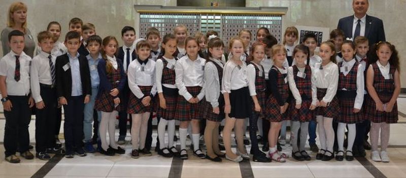 Elevii cer să înceapă școala pe 1 septembrie. Ei doresc schimbarea structurii anului școlar