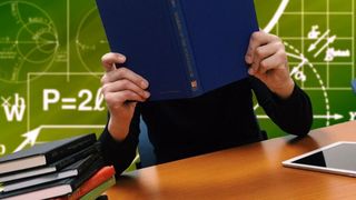 Elevii cer să înceapă școala pe 1 septembrie. Ei doresc schimbarea structurii anului școlar