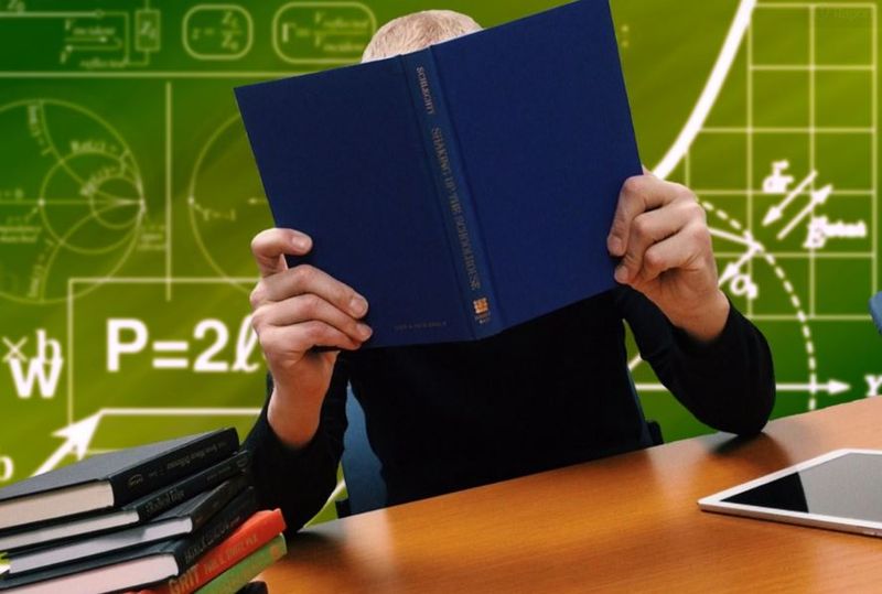 Elevii cer să înceapă școala pe 1 septembrie. Ei doresc schimbarea structurii anului școlar