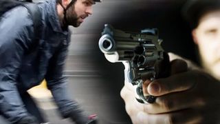 VIDEO | Incident grav &icirc;n trafic. Un șofer a scos pistolul și a amenințat cu moartea mai mulți bicicliști