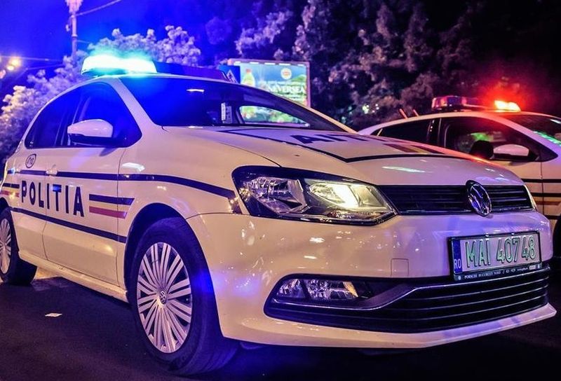 Strugurel și Mandarin, prinși beți la volan, cu mașina lovită, neînmatriculată şi cu numere false