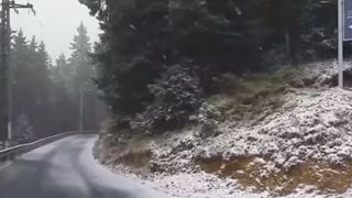 VIDEO | Iarna a venit peste România. Vezi care este locul cu primul strat de zăpadă