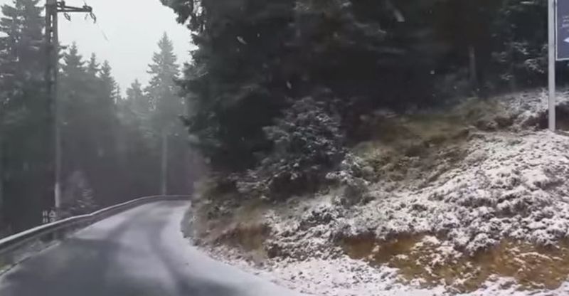 Iarna a venit peste România. Vezi care este locul cu primul strat de zăpadă