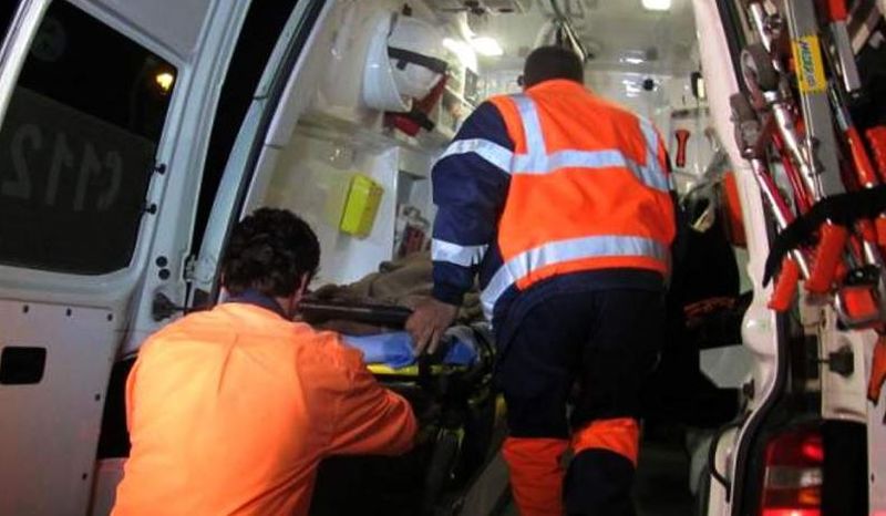 Femeie în stare gravă după ce a stat ore la rând în ploaie și a făcut hipotermie