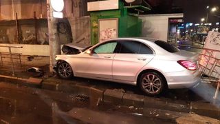 Străin urmărit &icirc;n vederea arestării preventive, depistat după un accident &icirc;n Capitală