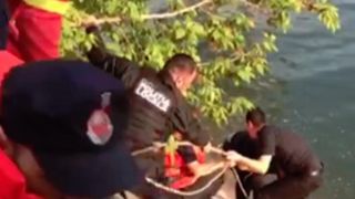 Un bărbat de 39 de ani din Arad a murit după ce a căzut &icirc;ntr-un lac, de la bordul unei ambarcaţiuni