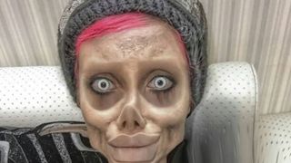 O femeie din Iran, celebră pe Instagram pentru operaţiile estetice, a fost arestată pentru "blasfemie"