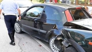 T&acirc;nără mamă, ucisă pe trotuar &icirc;n timp ce era cu fiul de m&acirc;nă. Este povestea șocantă a unei rom&acirc;nce ucise de un italian de 80 de ani