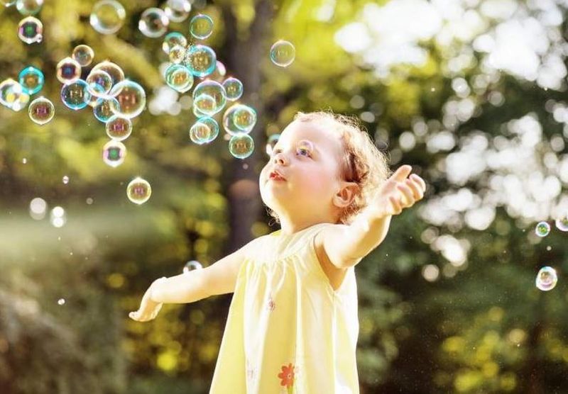 Cazul uluitor al unui copil de 2 ani. A ajuns la spital după ce a înghițit săpun lichid ca să facă baloane