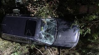 Accident de proporții după ce a depășit pe linie continuă. Bărbatul &icirc;și ducea soția la spital, să nască